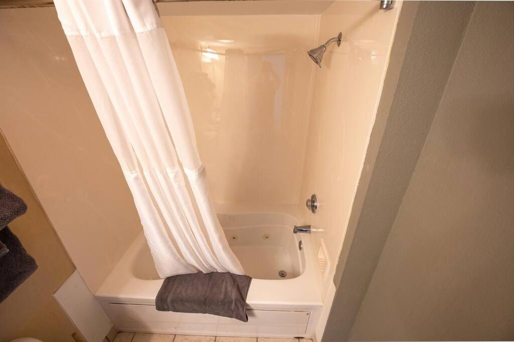 Baywatch Renovated, Unobstructed Oceanfront Views! Myrtle Beach Exterior foto